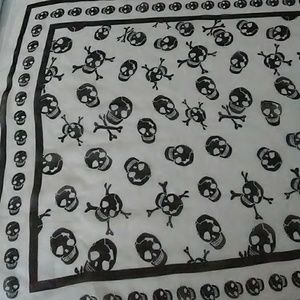 HAPPY 🎃 HALLOWEEN!!!💀 SKULL SCARF!